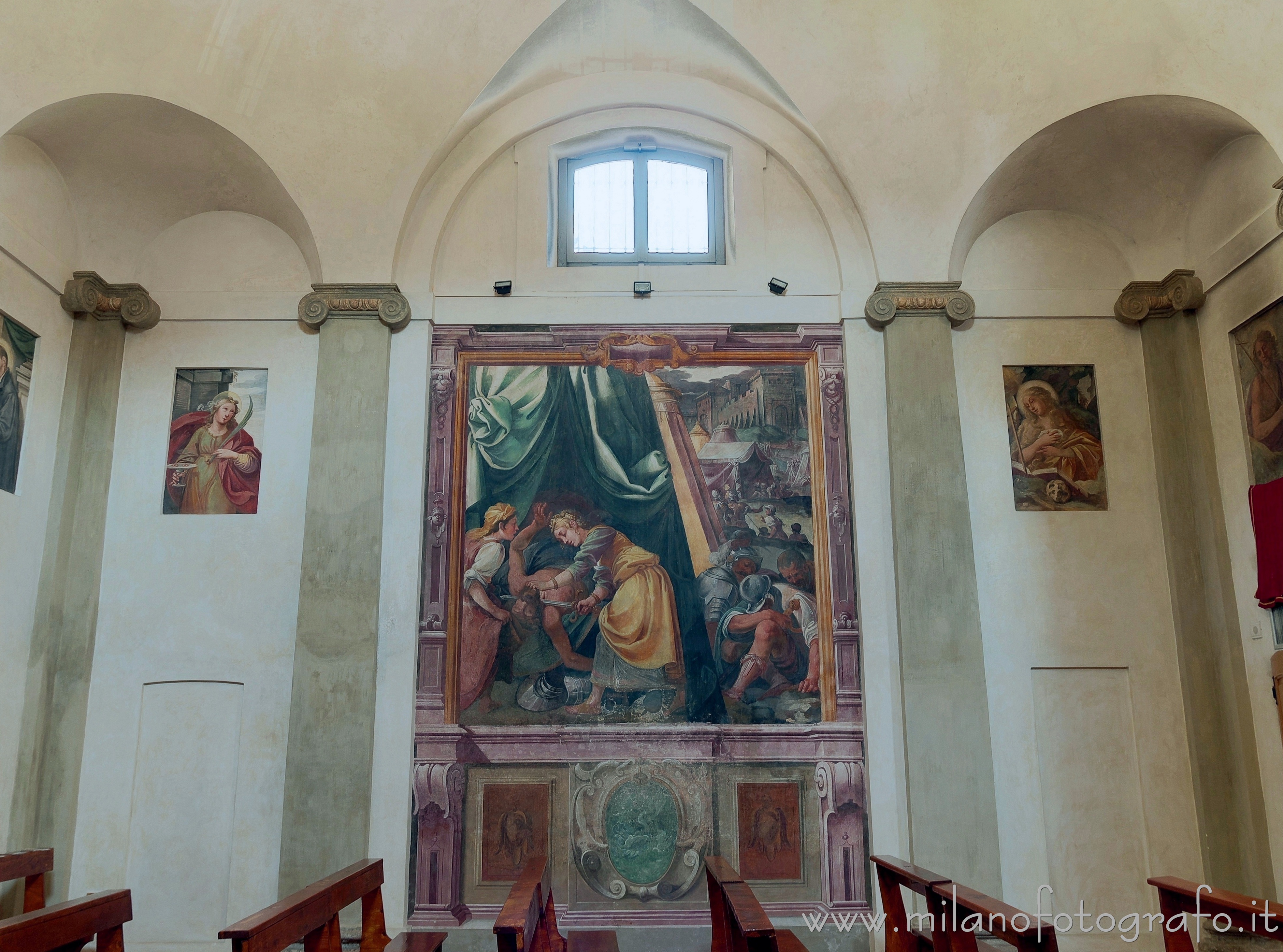Sesto San Giovanni (Milano) - Parete interna sinistra dell'Oratorio di Santa Margherita in Villa Torretta - Foto a piena risoluzione